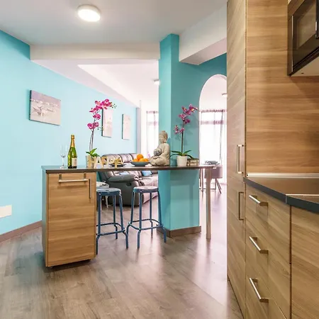 Center - Happy * Nerja